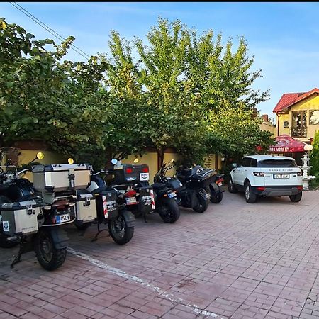 Hotel Sym Ploieşti Kültér fotó