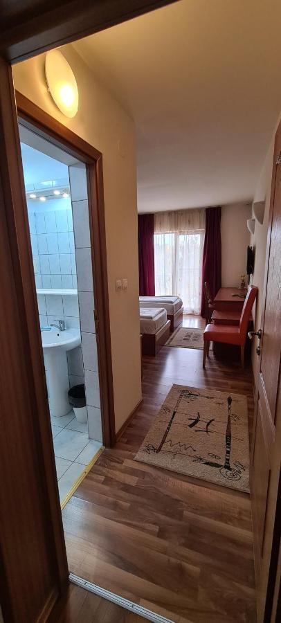 Hotel Sym Ploieşti Kültér fotó