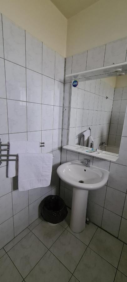 Hotel Sym Ploieşti Kültér fotó