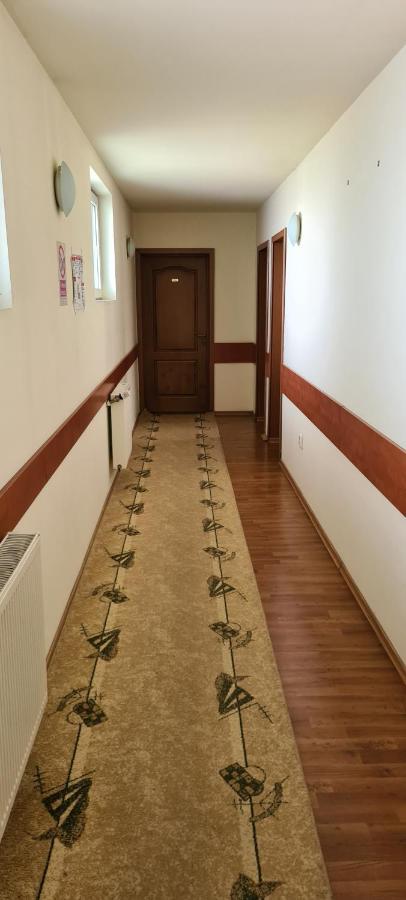 Hotel Sym Ploieşti Kültér fotó