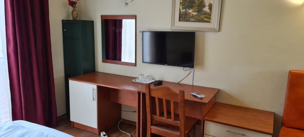 Hotel Sym Ploieşti Kültér fotó