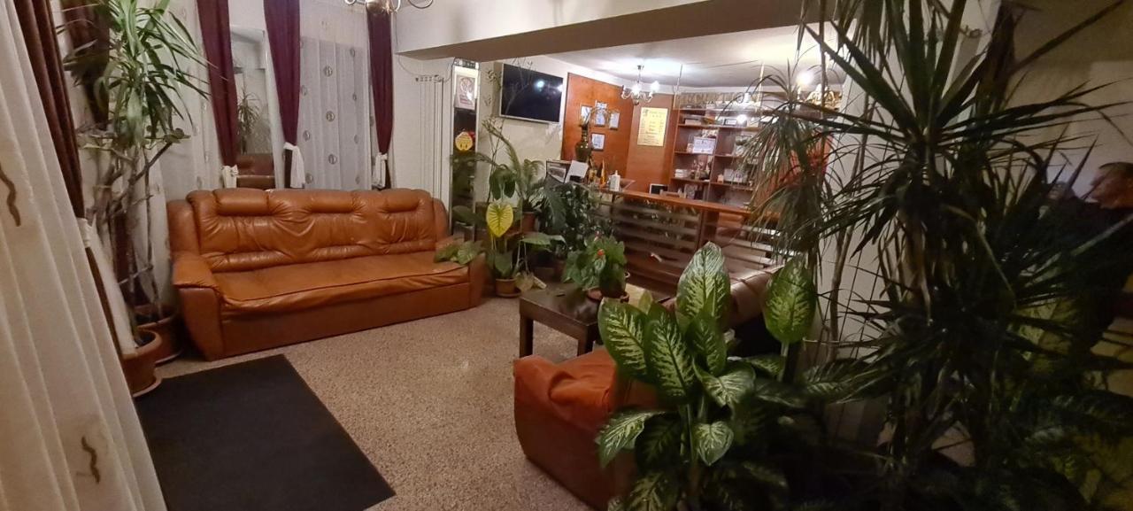 Hotel Sym Ploieşti Kültér fotó
